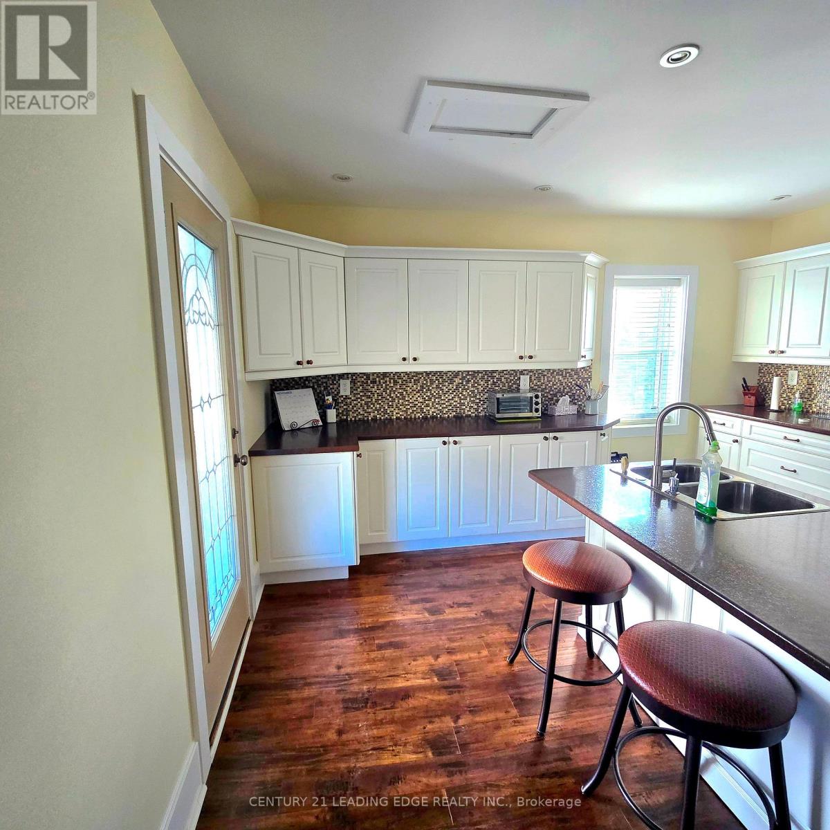 272 Pine Street, Milton (Om Old Milton), Ontario  L9T 1K5 - Photo 18 - W12632454