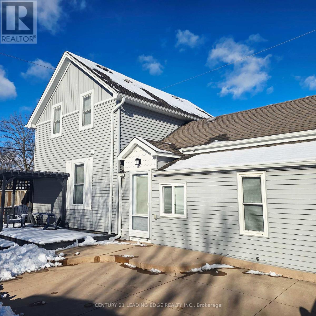 272 Pine Street, Milton (Om Old Milton), Ontario  L9T 1K5 - Photo 4 - W12632454