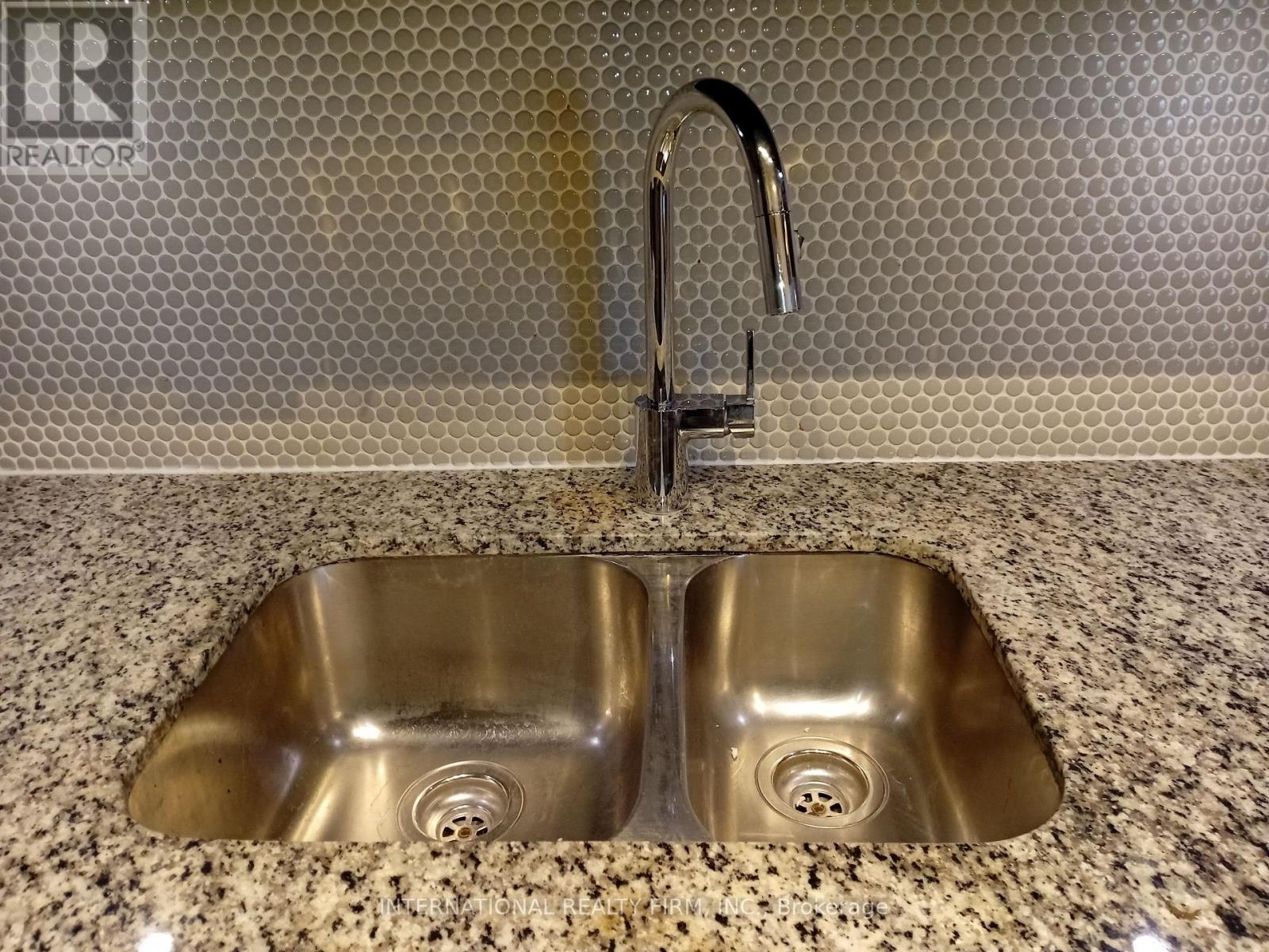 816 - 30 Shore Breeze Drive, Toronto, Ontario  M8V 0J1 - Photo 5 - W12632458