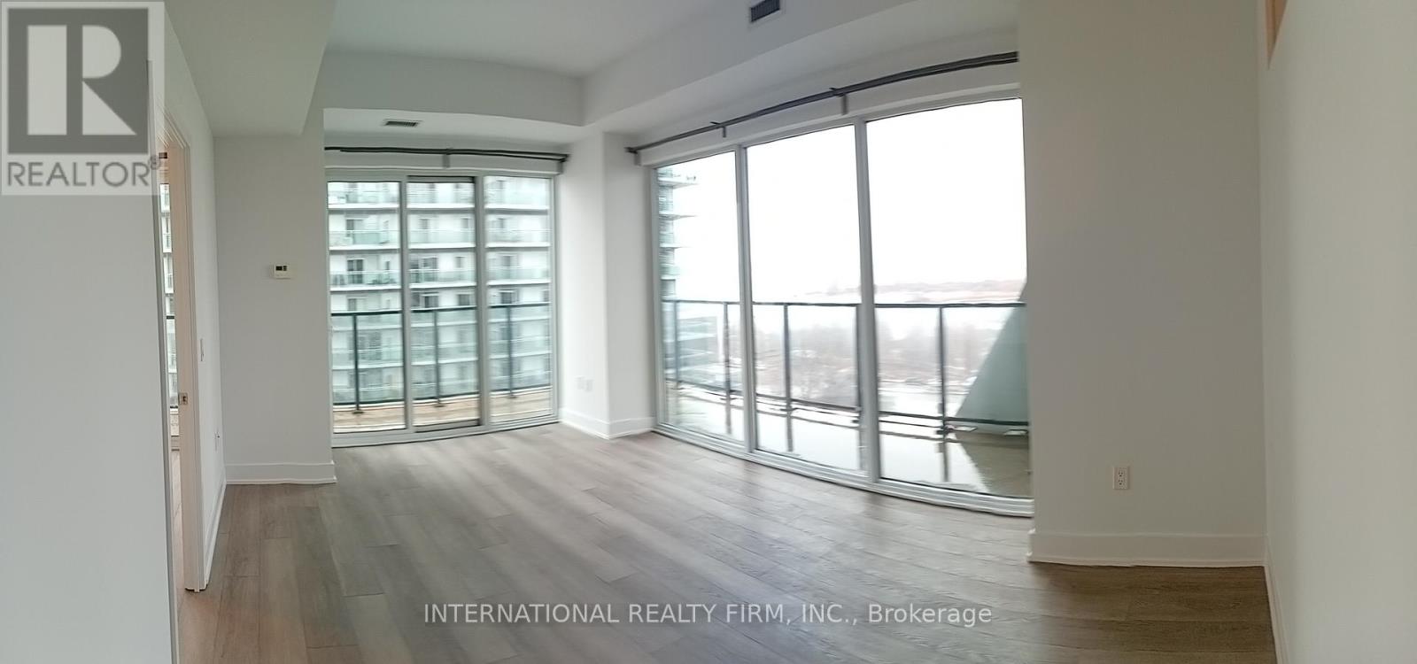 816 - 30 Shore Breeze Drive, Toronto, Ontario  M8V 0J1 - Photo 6 - W12632458