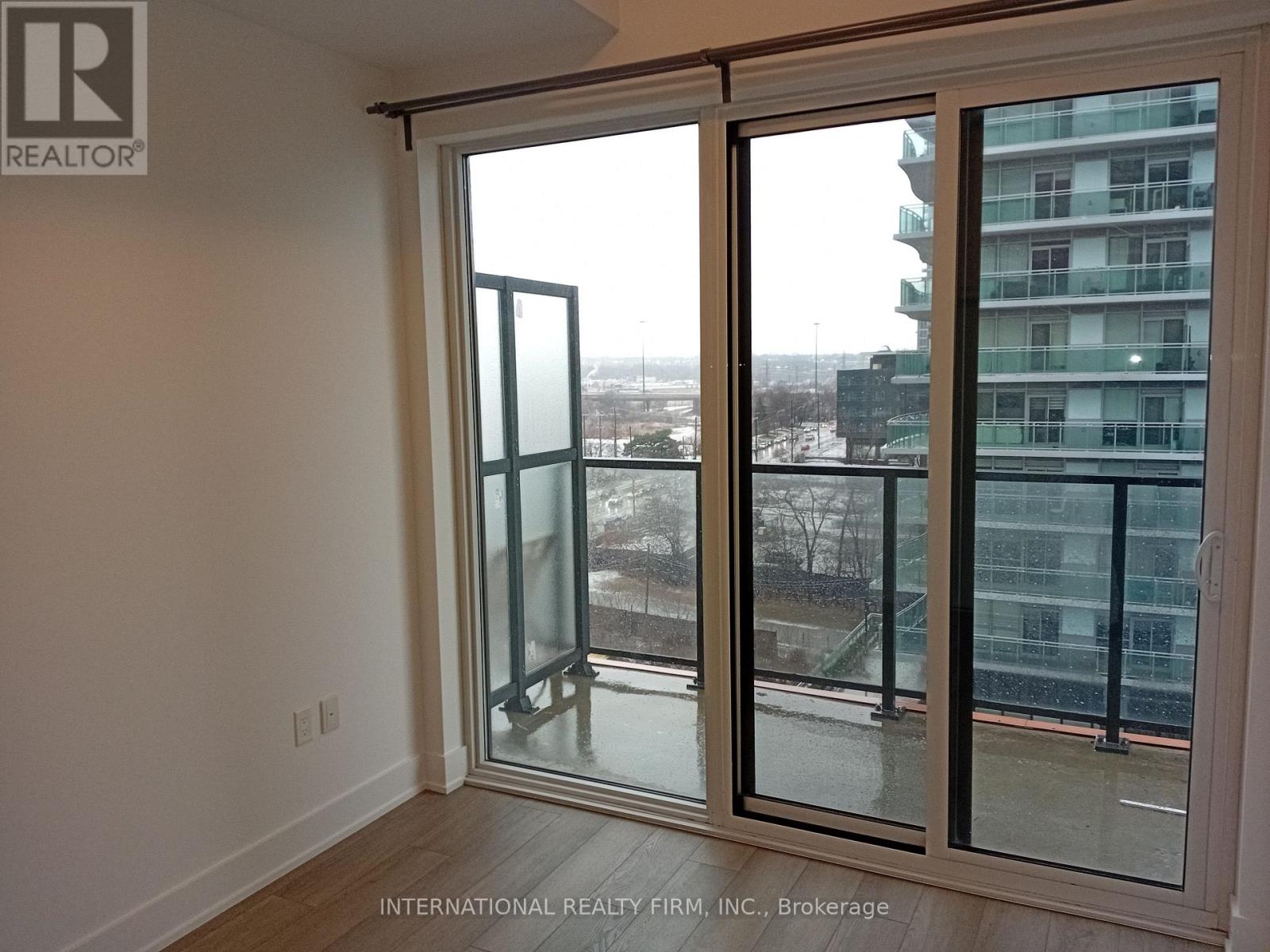 816 - 30 Shore Breeze Drive, Toronto, Ontario  M8V 0J1 - Photo 9 - W12632458