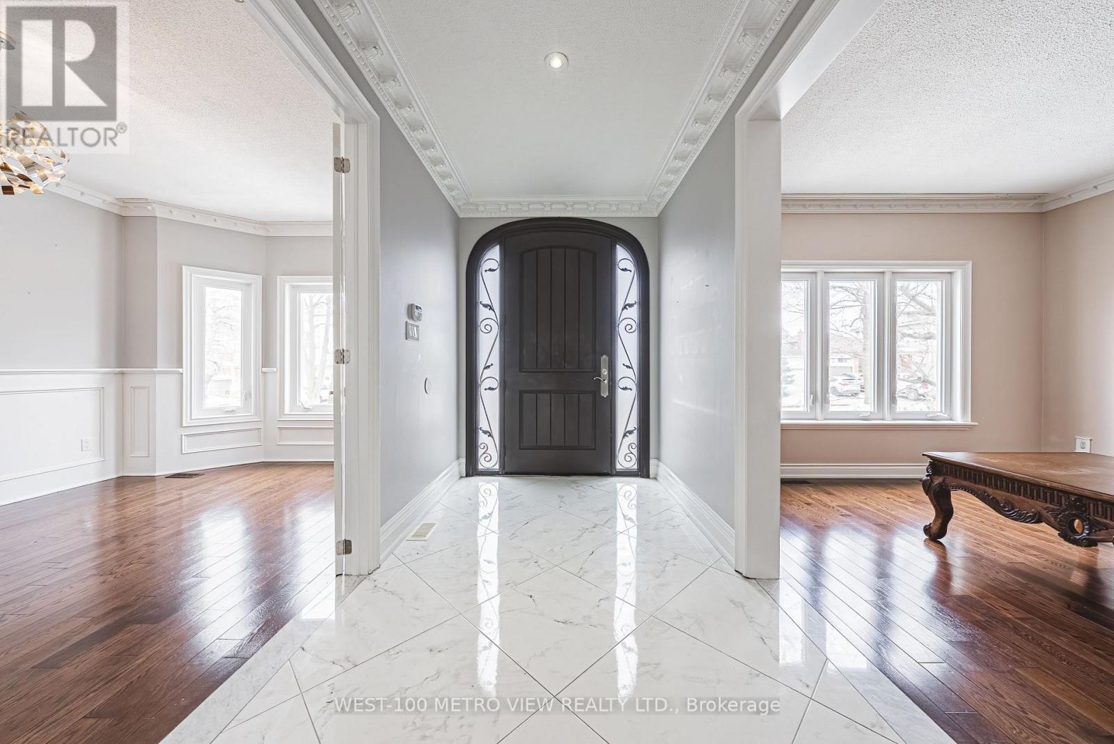 589 Glen Park Avenue, Toronto, Ontario  M6B 2G4 - Photo 11 - W12632460