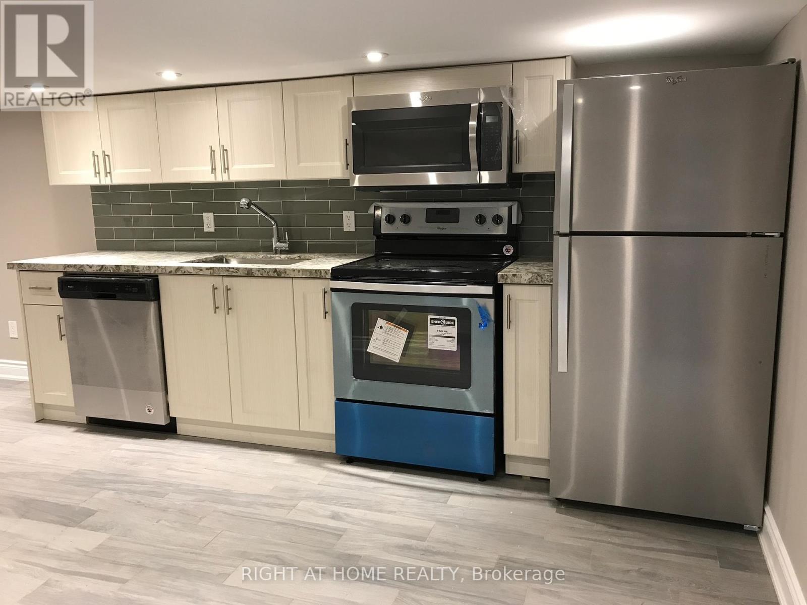 231 ALBANY AVENUE, Toronto, Ontario