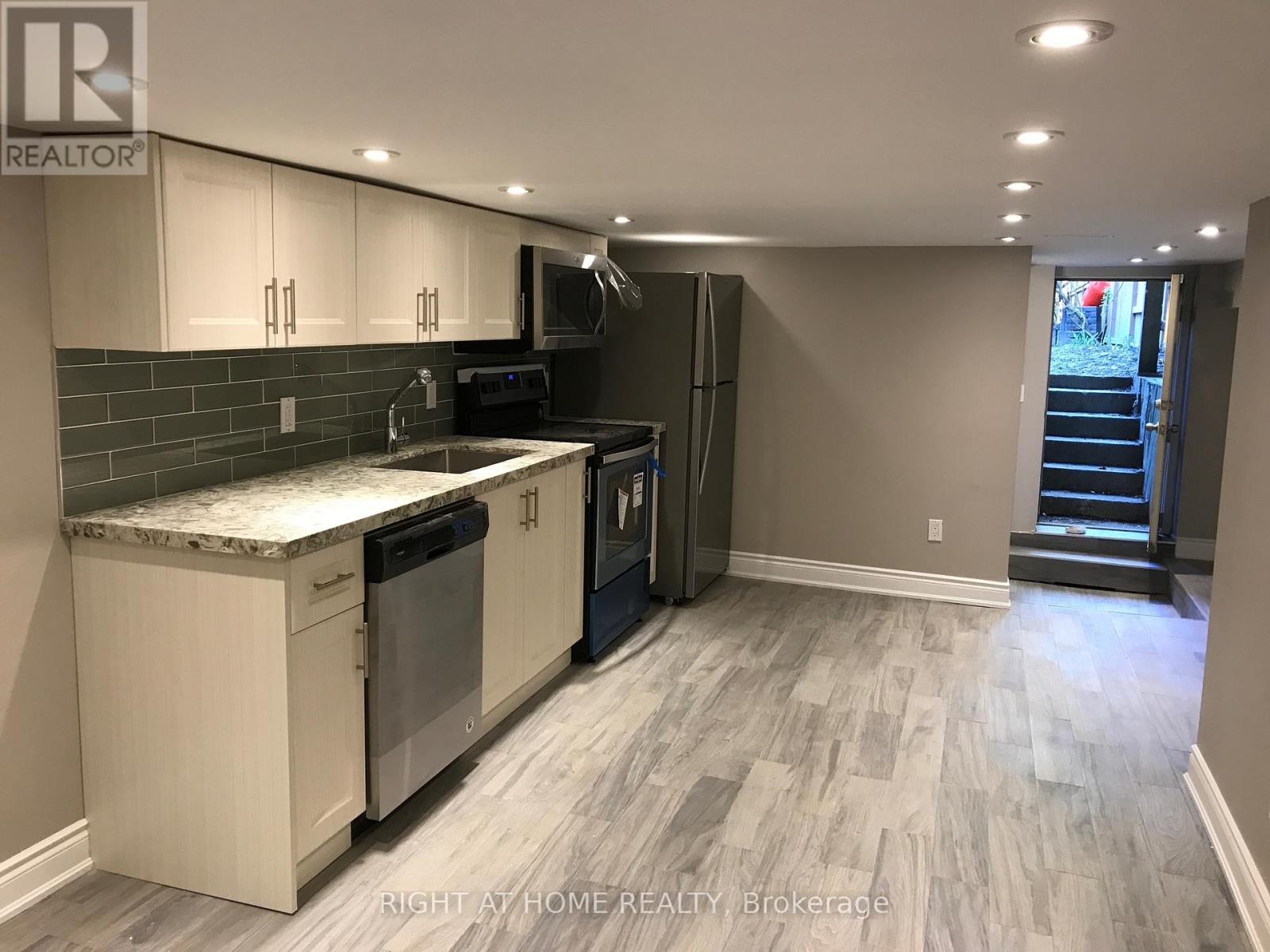 231 Albany Avenue, Toronto, Ontario  M5R 3C7 - Photo 2 - C12632472