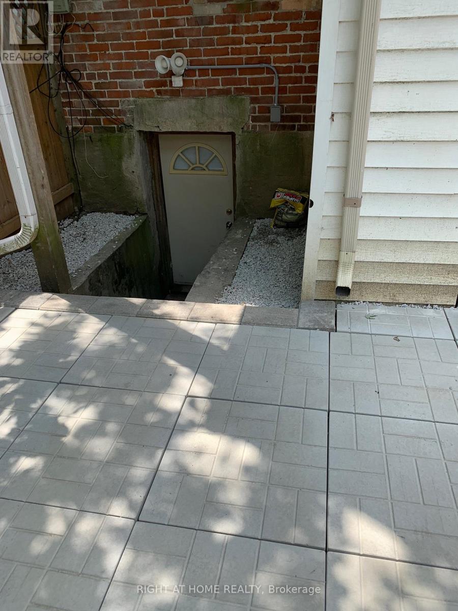 231 Albany Avenue, Toronto, Ontario  M5R 3C7 - Photo 8 - C12632472