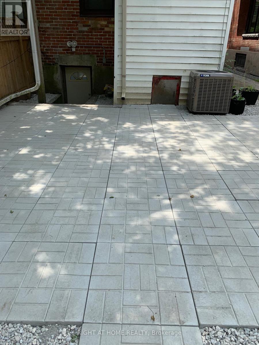 231 Albany Avenue, Toronto, Ontario  M5R 3C7 - Photo 9 - C12632472