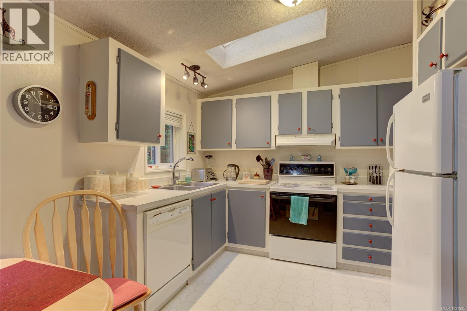 300 Lake Park Rd, Lake Cowichan, British Columbia V0R 2G0 - Photo 12 - 1021905