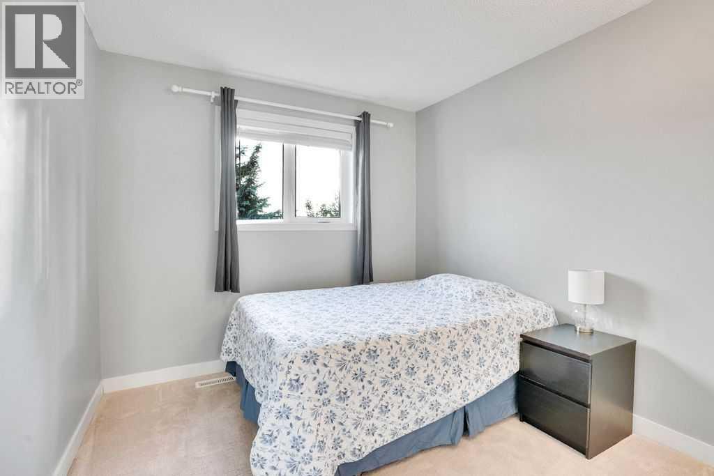 229 Wood Valley Place Sw, Calgary, Alberta  T2W 5X4 - Photo 17 - A2261875