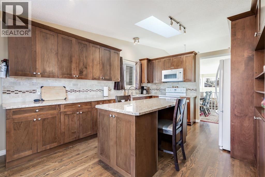 1808 Meadowbrook Gate Se, Airdrie, Alberta  T4A 2B4 - Photo 12 - A2269704