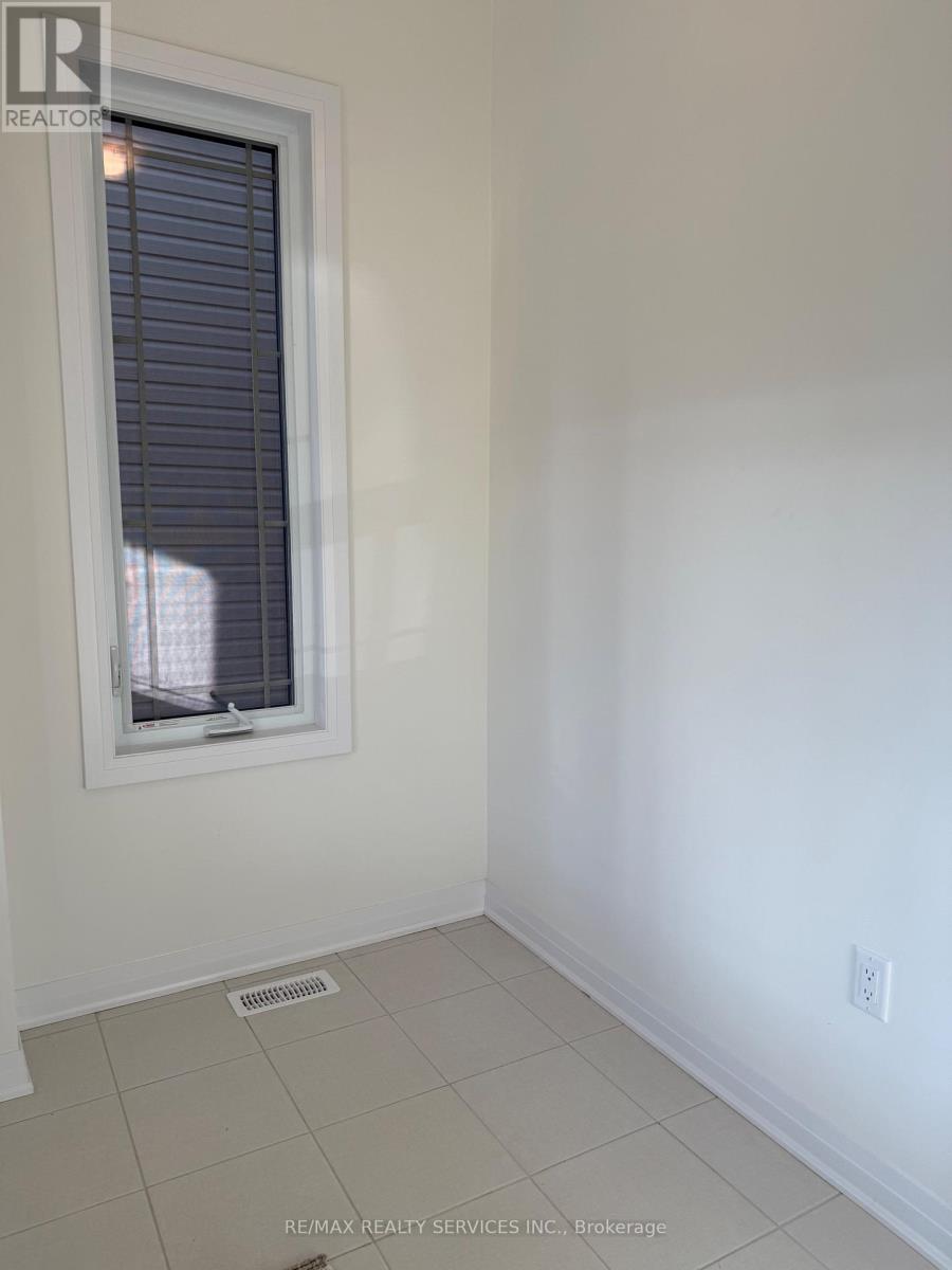 64 Masters Drive, Welland, Ontario  L3B 0N4 - Photo 2 - X12632484