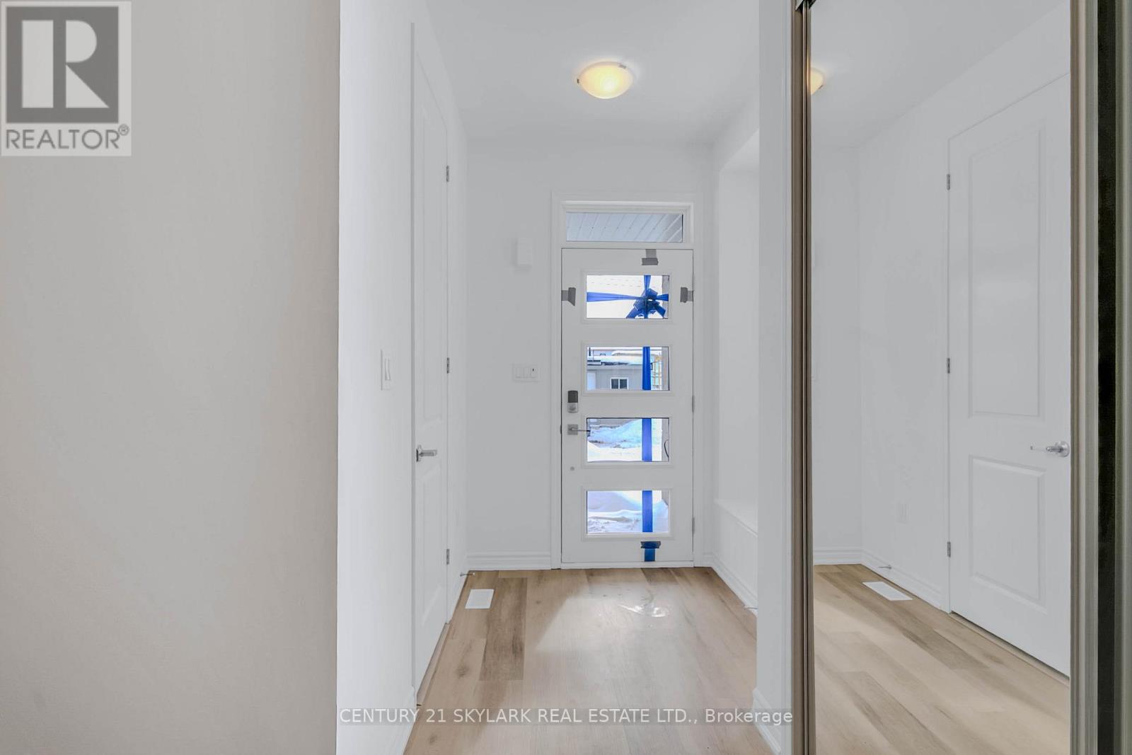 16 Ivory Road, Barrie, Ontario  L9J 0B7 - Photo 3 - S12632500