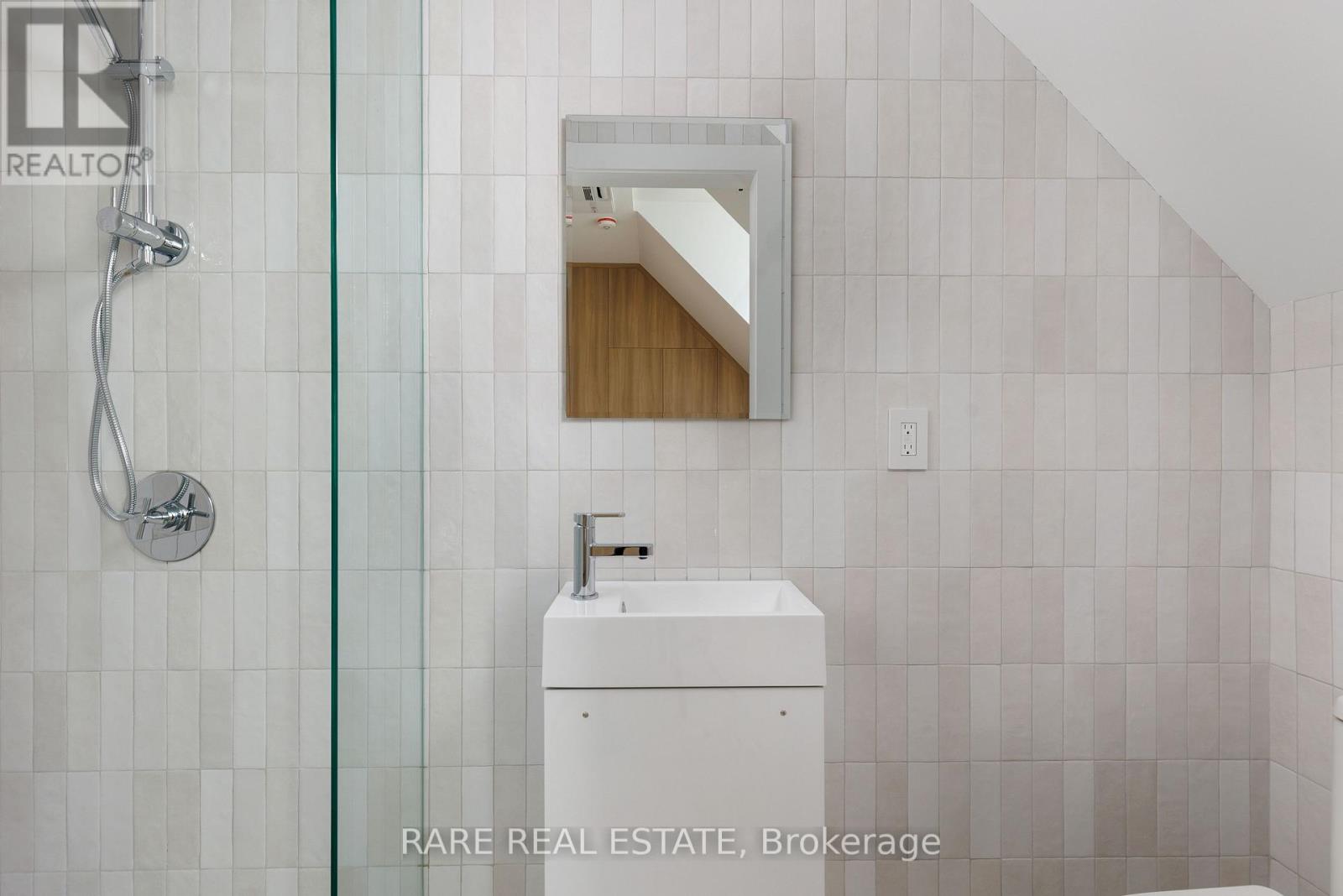 Laneway - 451 Montrose Avenue, Toronto, Ontario M6G 3H2 - Photo 16 - C12632520