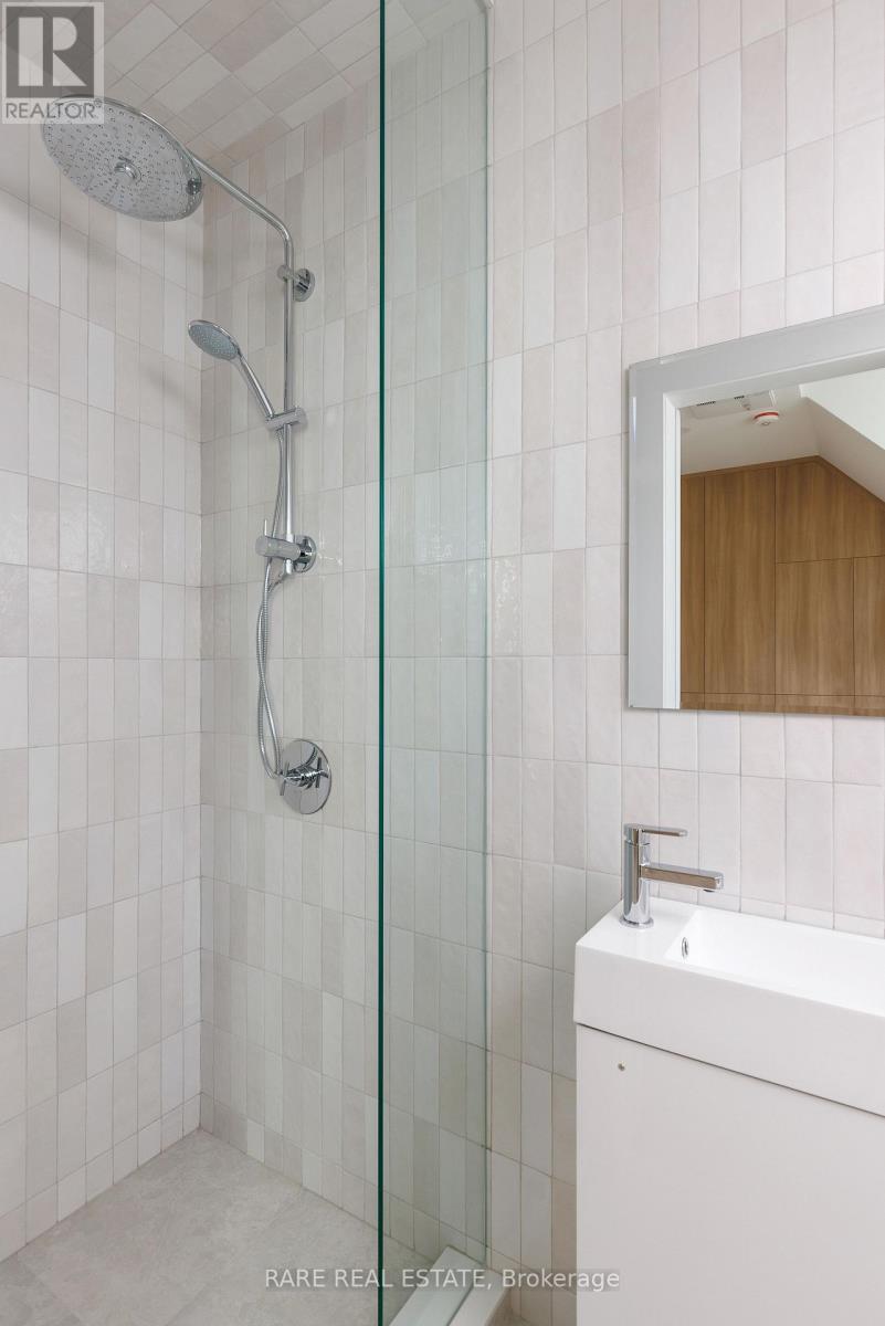 Laneway - 451 Montrose Avenue, Toronto, Ontario M6G 3H2 - Photo 17 - C12632520