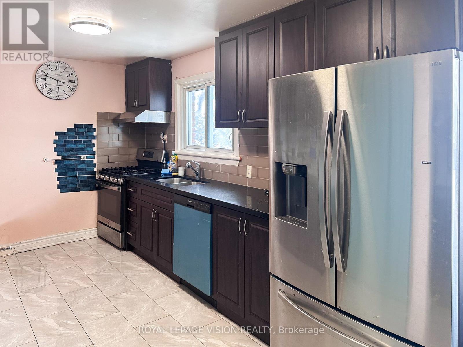 Main Floor - 380 Arbor Court, Oshawa, Ontario  L1J 3G4 - Photo 10 - E12632512