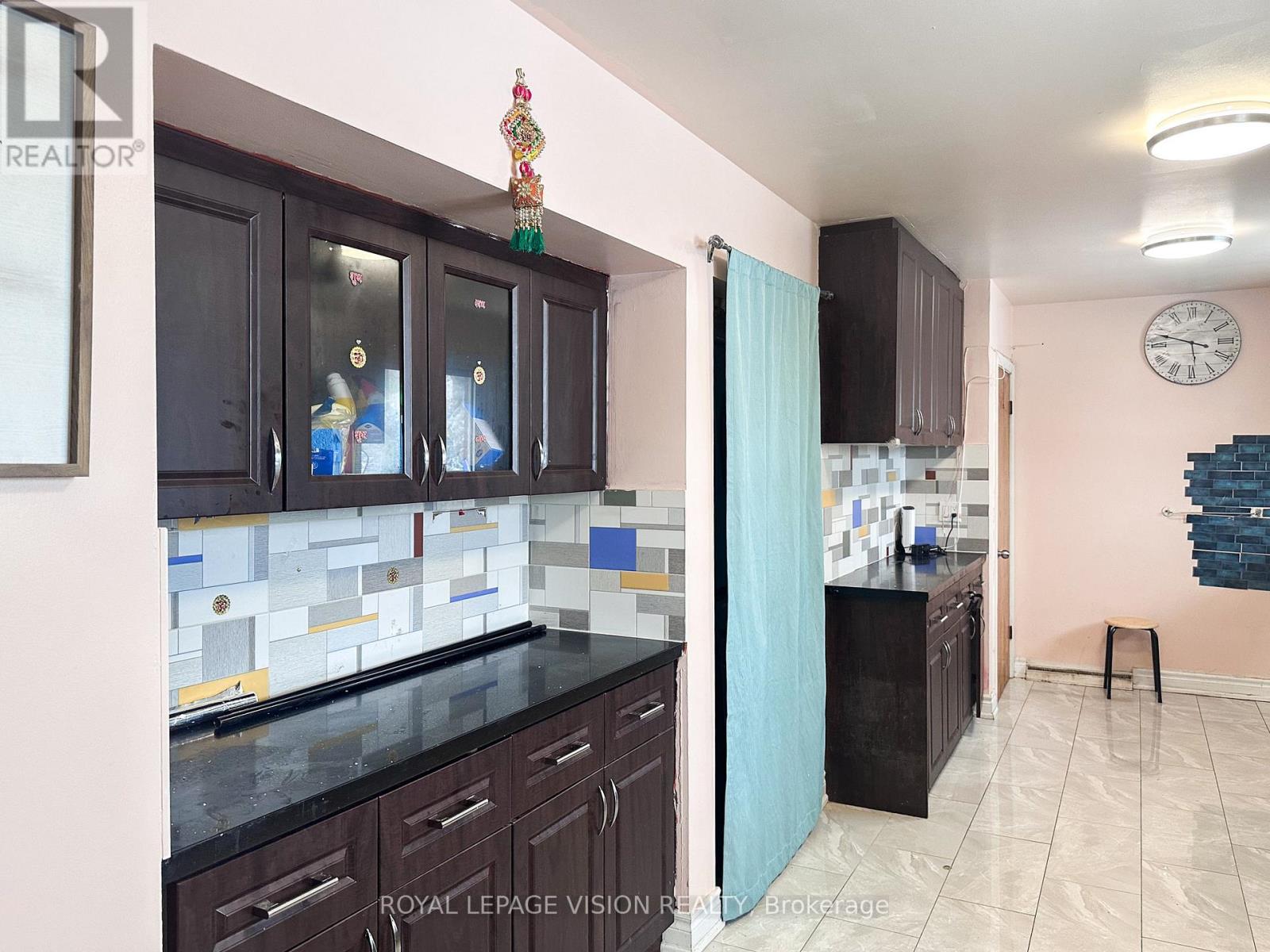 Main Floor - 380 Arbor Court, Oshawa, Ontario  L1J 3G4 - Photo 11 - E12632512