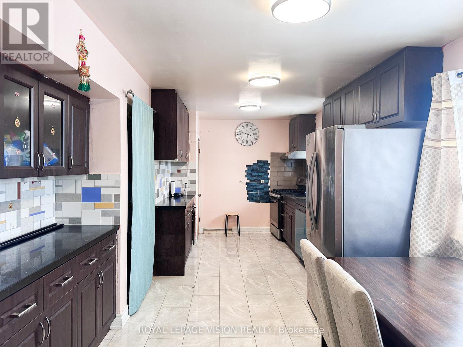 Main Floor - 380 Arbor Court, Oshawa, Ontario  L1J 3G4 - Photo 12 - E12632512