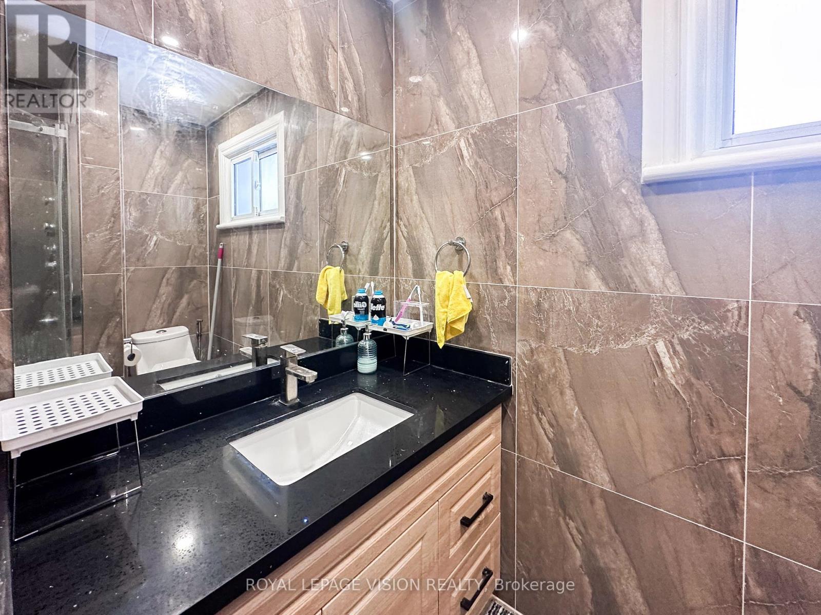 Main Floor - 380 Arbor Court, Oshawa, Ontario  L1J 3G4 - Photo 17 - E12632512