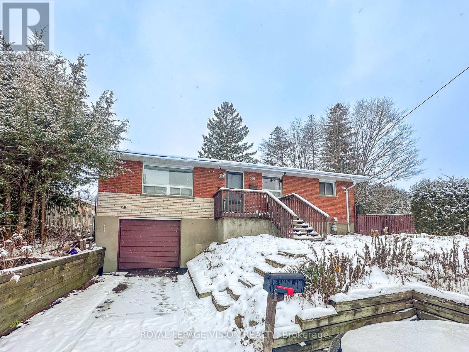 Main Floor - 380 Arbor Court, Oshawa, Ontario  L1J 3G4 - Photo 2 - E12632512