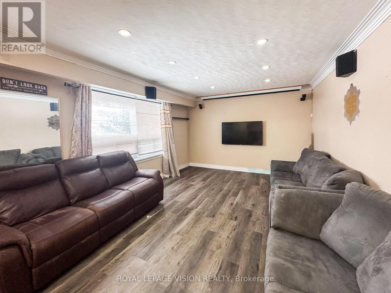 Main Floor - 380 Arbor Court, Oshawa, Ontario  L1J 3G4 - Photo 5 - E12632512