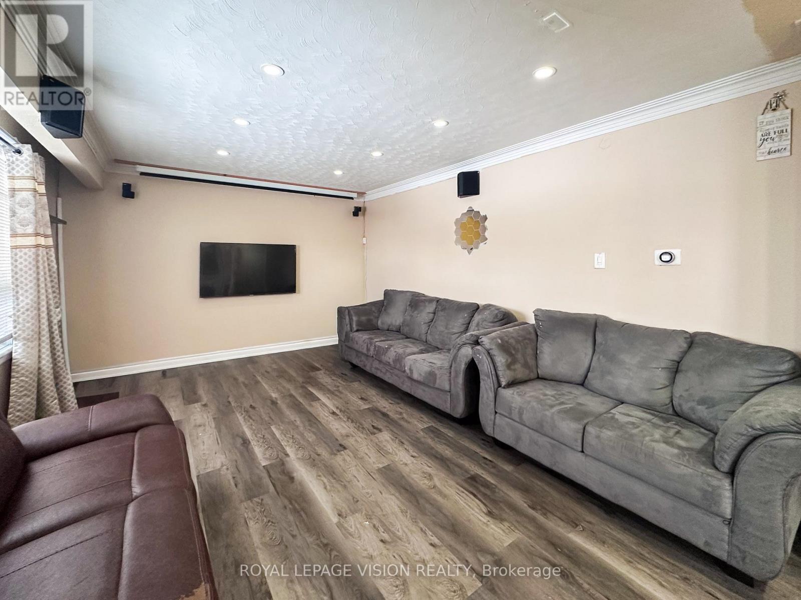 Main Floor - 380 Arbor Court, Oshawa, Ontario  L1J 3G4 - Photo 6 - E12632512