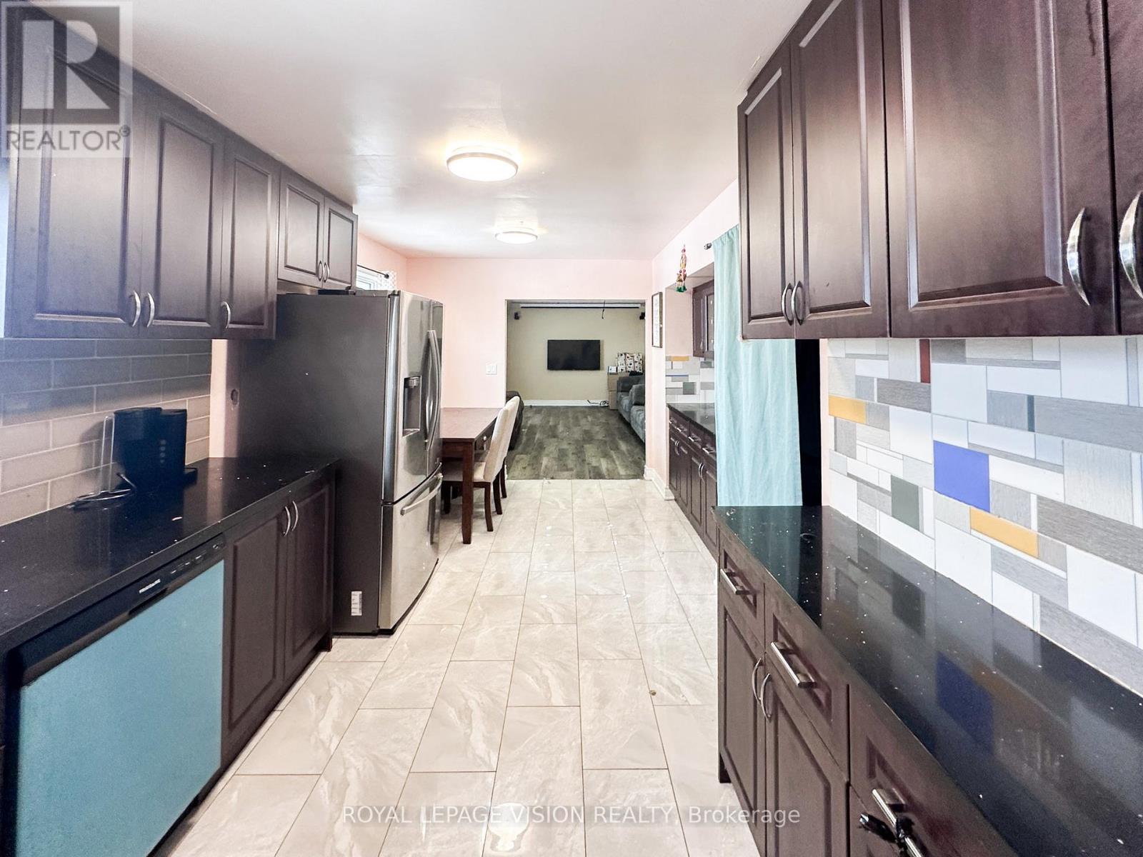 Main Floor - 380 Arbor Court, Oshawa, Ontario  L1J 3G4 - Photo 7 - E12632512