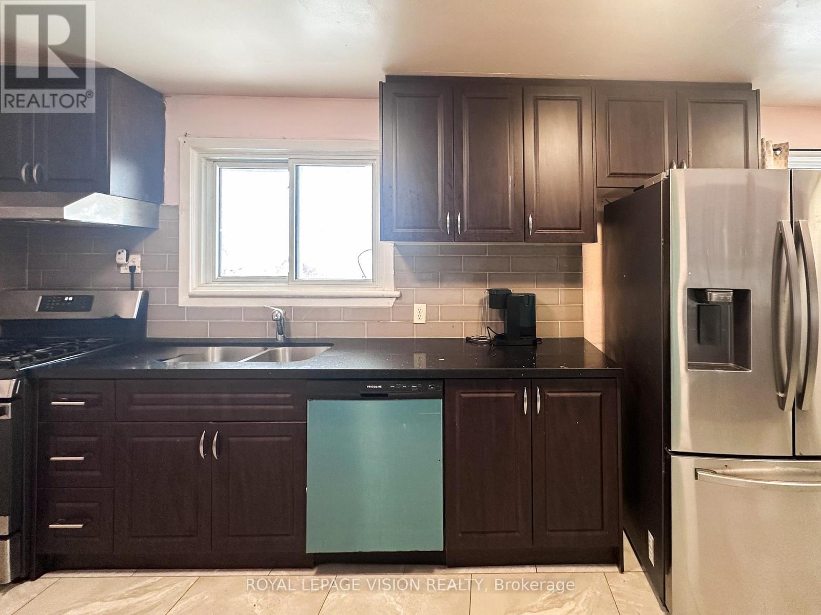 Main Floor - 380 Arbor Court, Oshawa, Ontario  L1J 3G4 - Photo 9 - E12632512