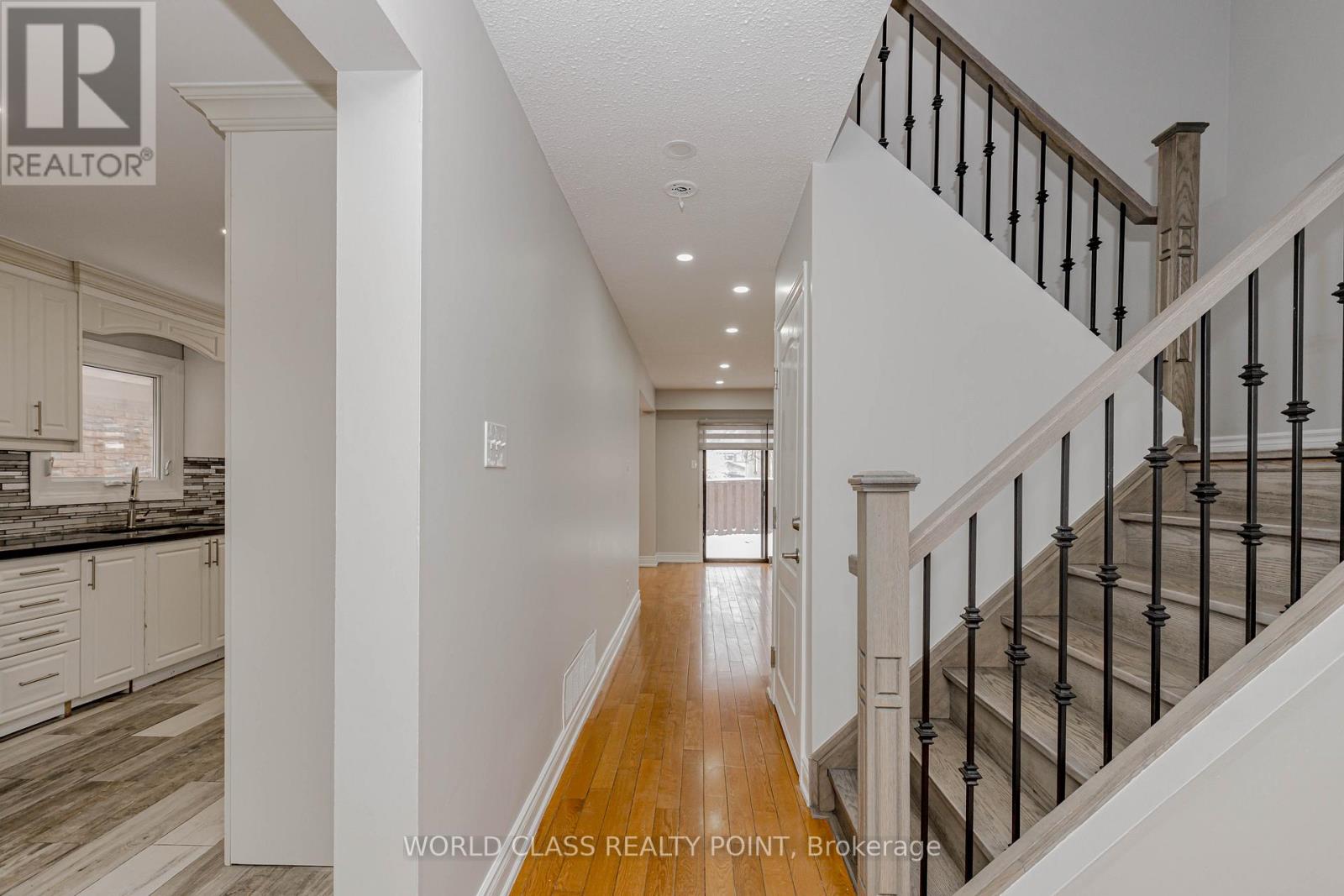 4 Dafoe Crescent, Brampton, Ontario L6Y 2L2 - Photo 6 - W12632522