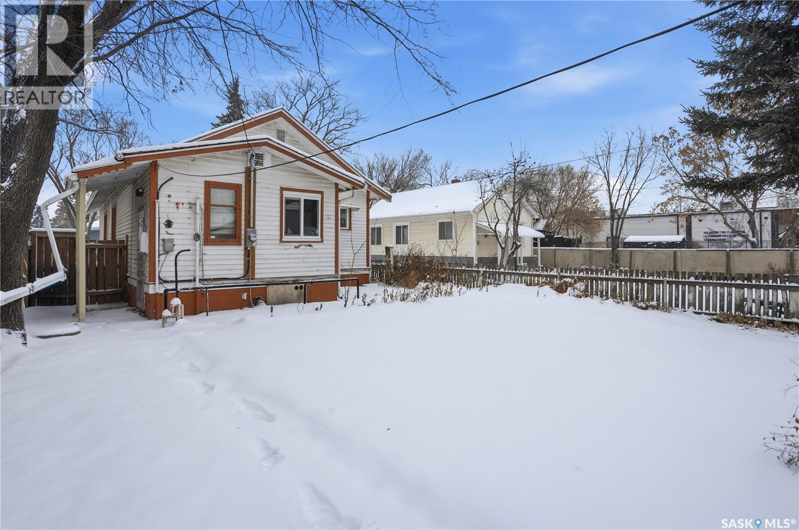 118 E Avenue S, Saskatoon, Saskatchewan  S7M 1R6 - Photo 3 - SK025615