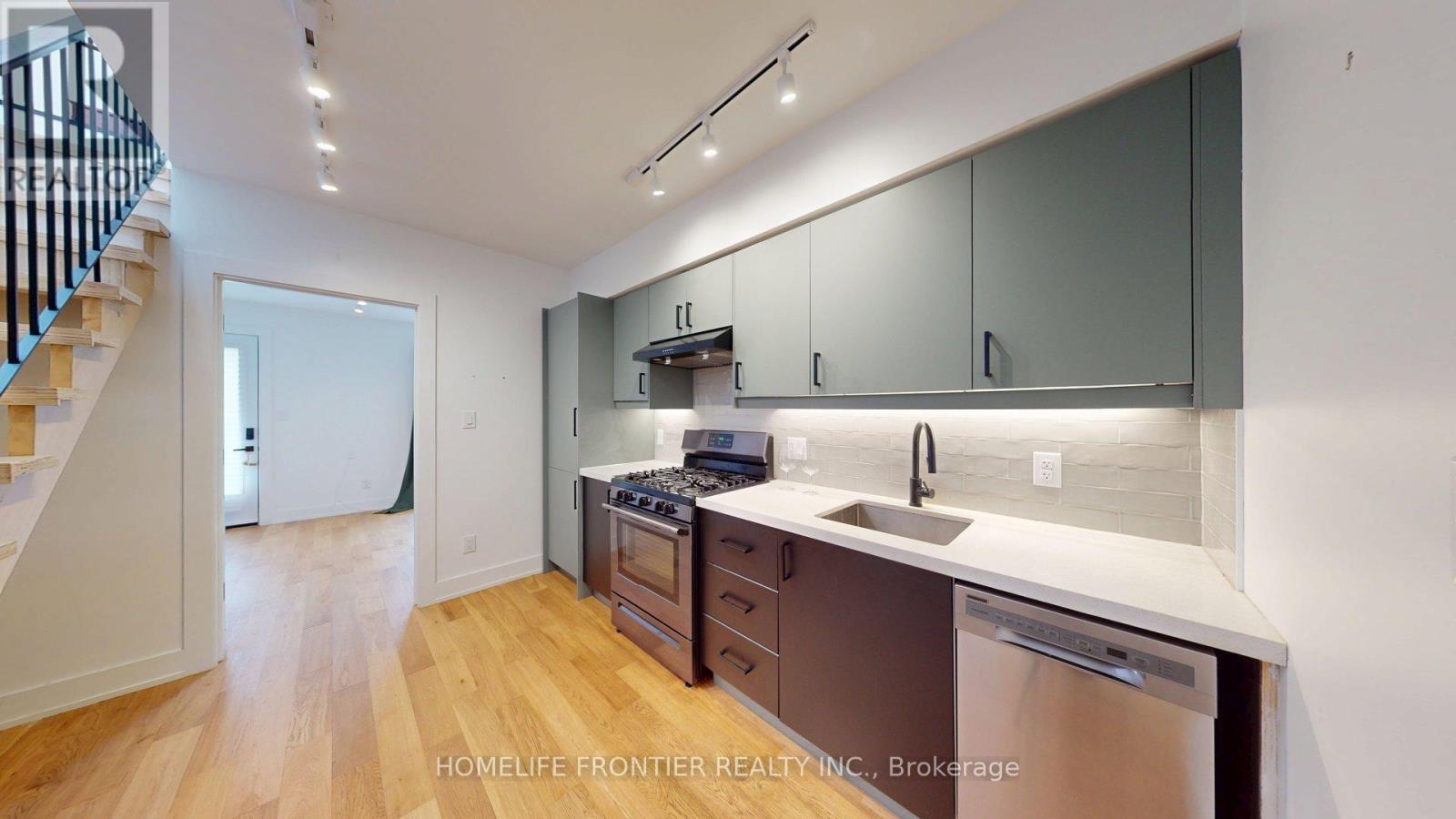 5 - 197 Hallam Street, Toronto (Dovercourt-Wallace Emerson-Junction), Ontario  M6H 1X6 - Photo 5 - W12607122