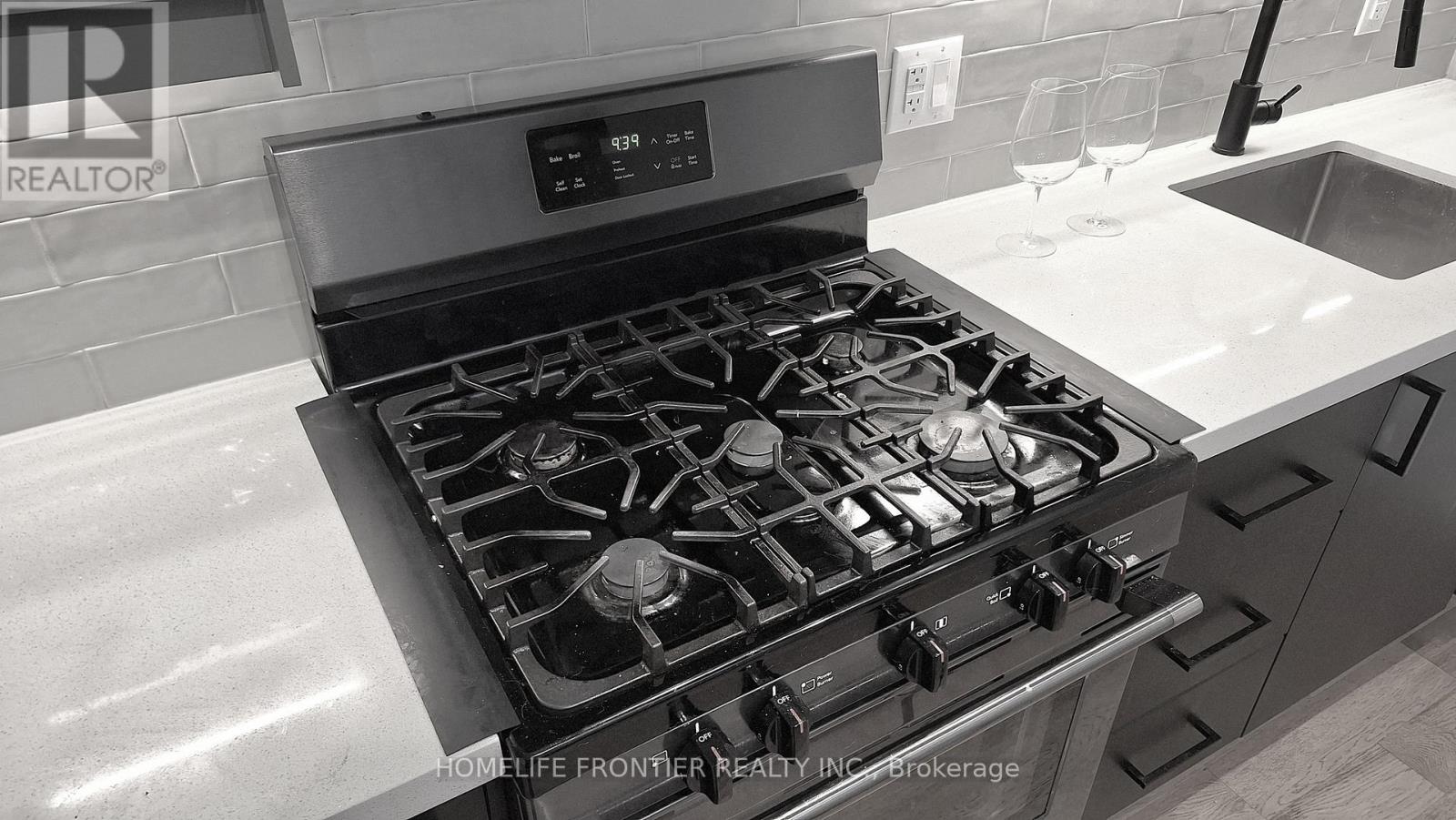 5 - 197 Hallam Street, Toronto (Dovercourt-Wallace Emerson-Junction), Ontario  M6H 1X6 - Photo 6 - W12607122