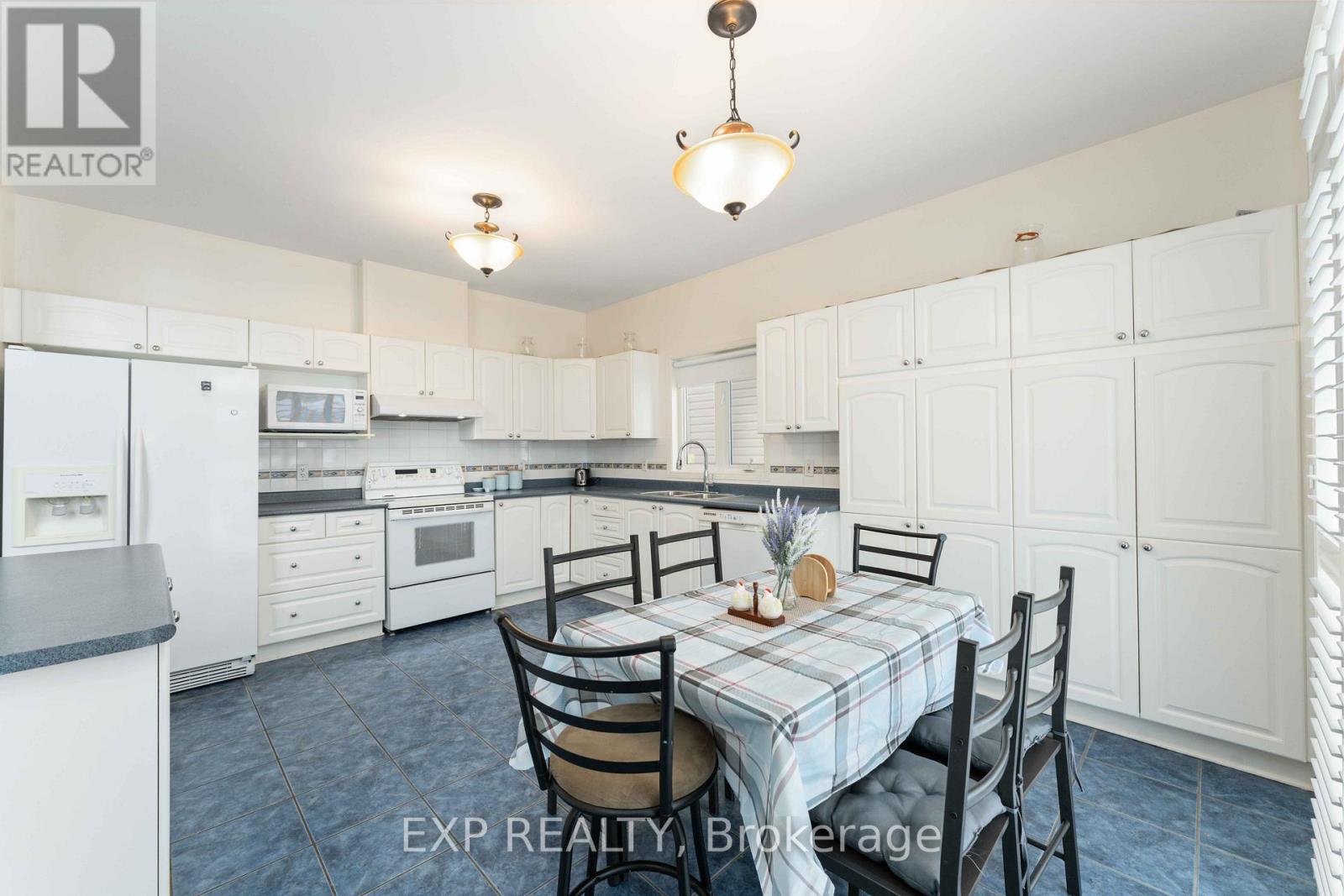 118 Finn Court, Ottawa, Ontario K1V 2C8 - Photo 13 - X12416732