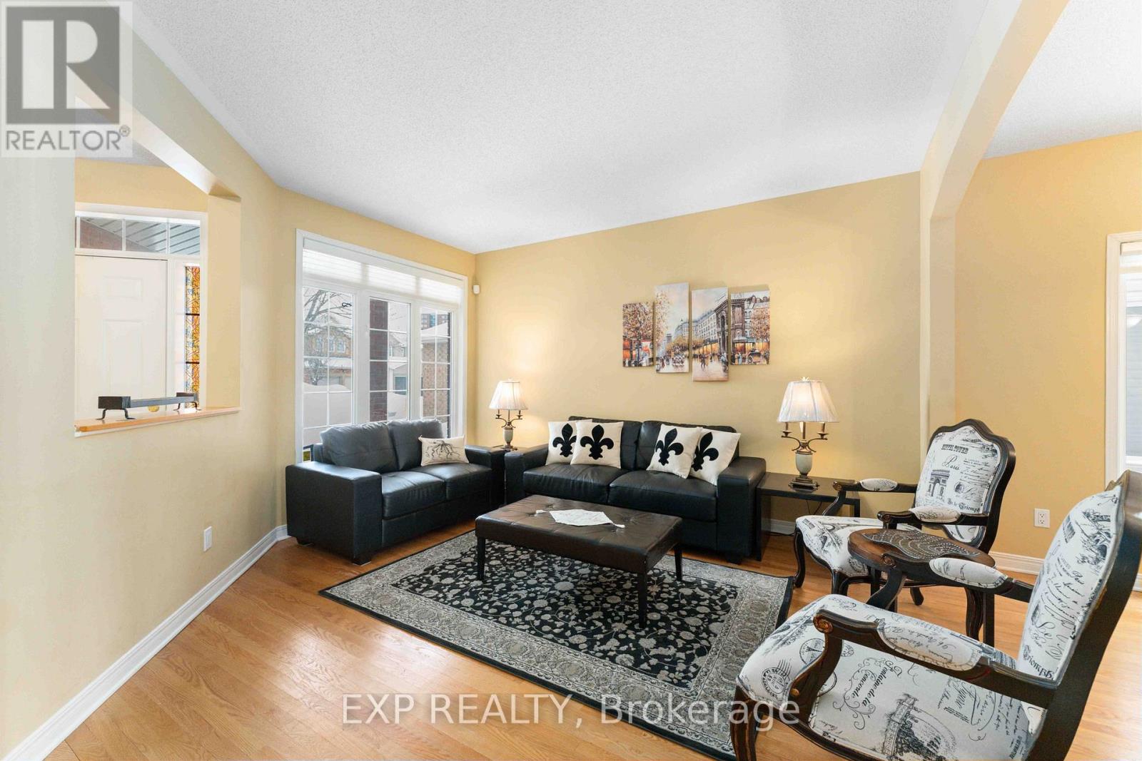 118 Finn Court, Ottawa, Ontario K1V 2C8 - Photo 2 - X12416732