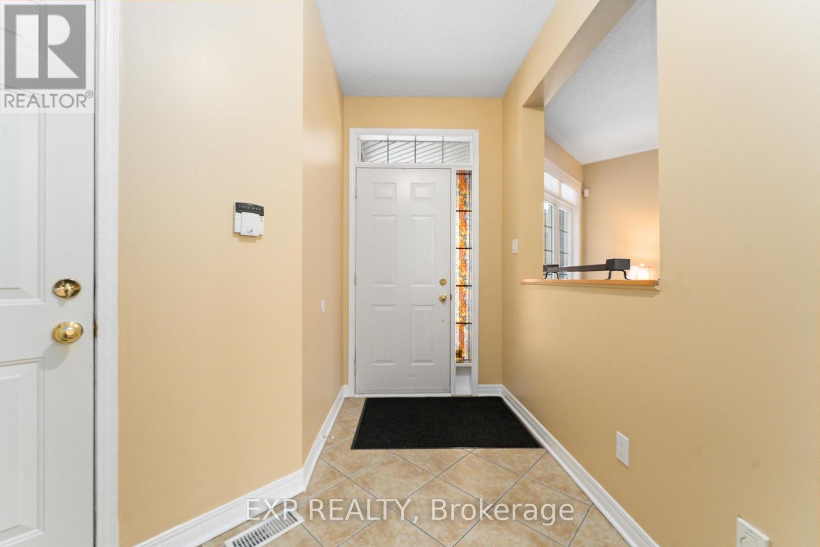 118 Finn Court, Ottawa, Ontario K1V 2C8 - Photo 3 - X12416732