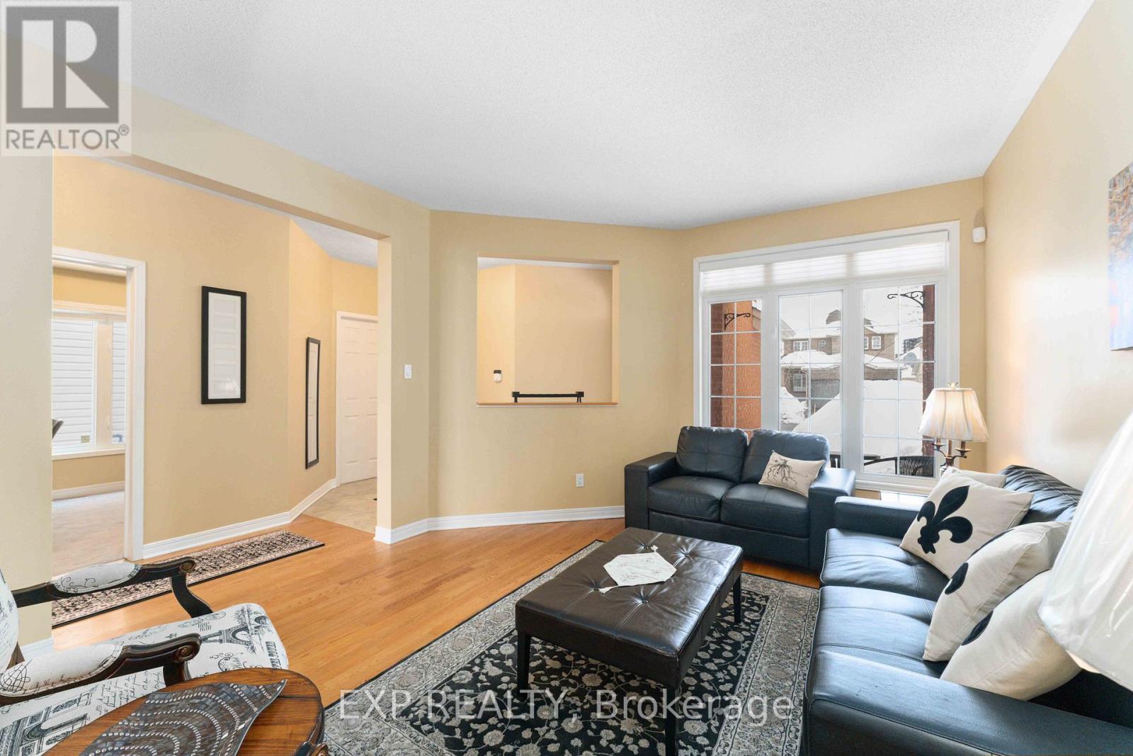 118 Finn Court, Ottawa, Ontario K1V 2C8 - Photo 5 - X12416732