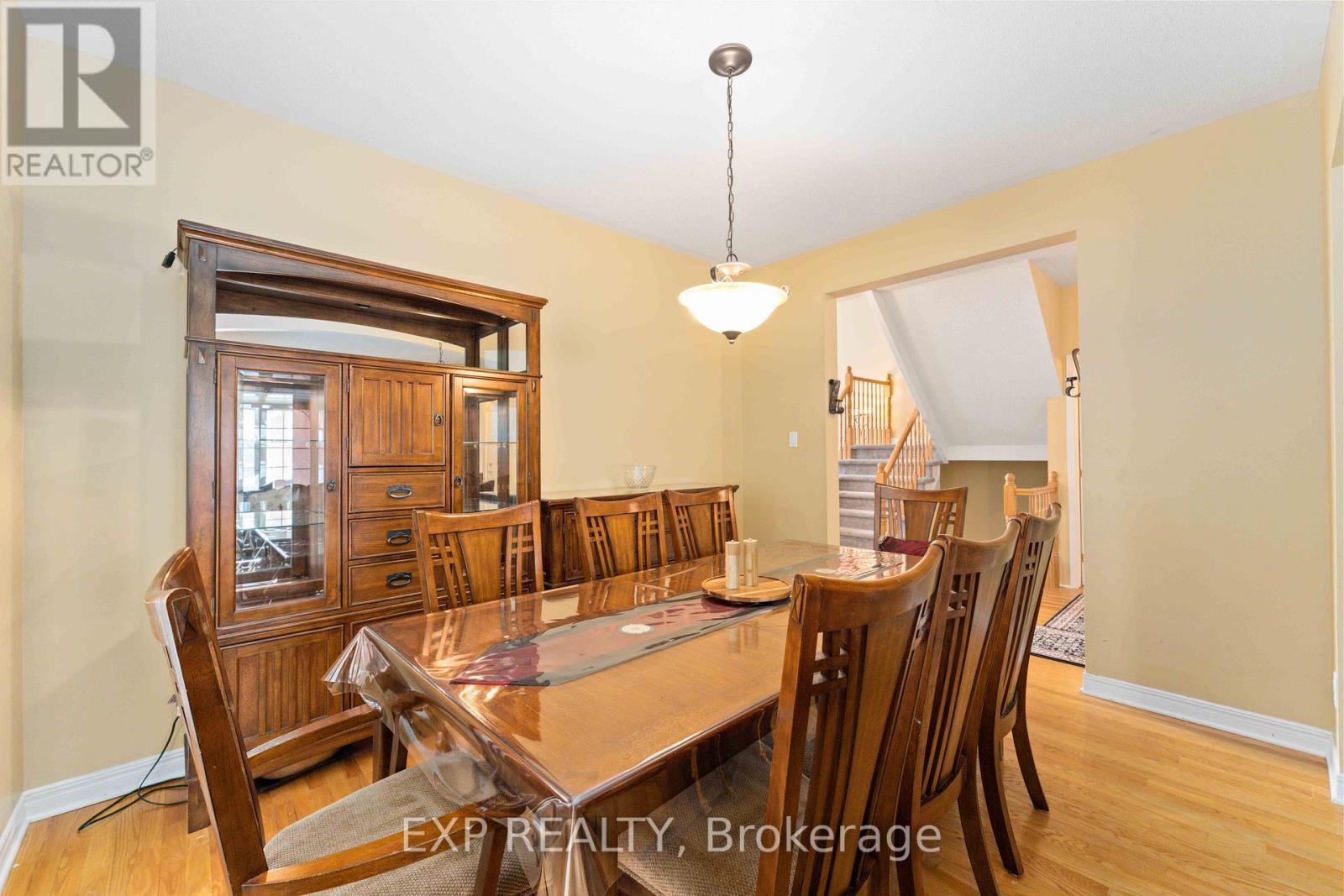 118 Finn Court, Ottawa, Ontario K1V 2C8 - Photo 6 - X12416732