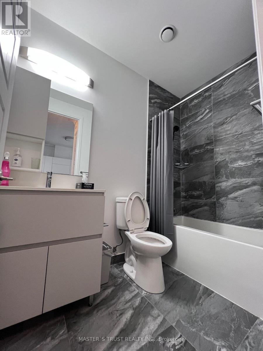 Rg06 - 25 Water  Walk Drive, Markham, Ontario  L3R 1L5 - Photo 3 - N12632552