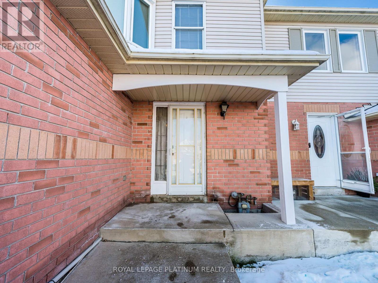 14 Wallingford Court, Brampton, Ontario  L6Y 4V7 - Photo 2 - W12630986