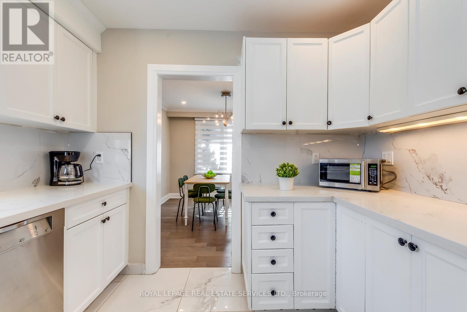 577 Trudale Court, Oakville, Ontario  L6L 4H2 - Photo 13 - W12632562