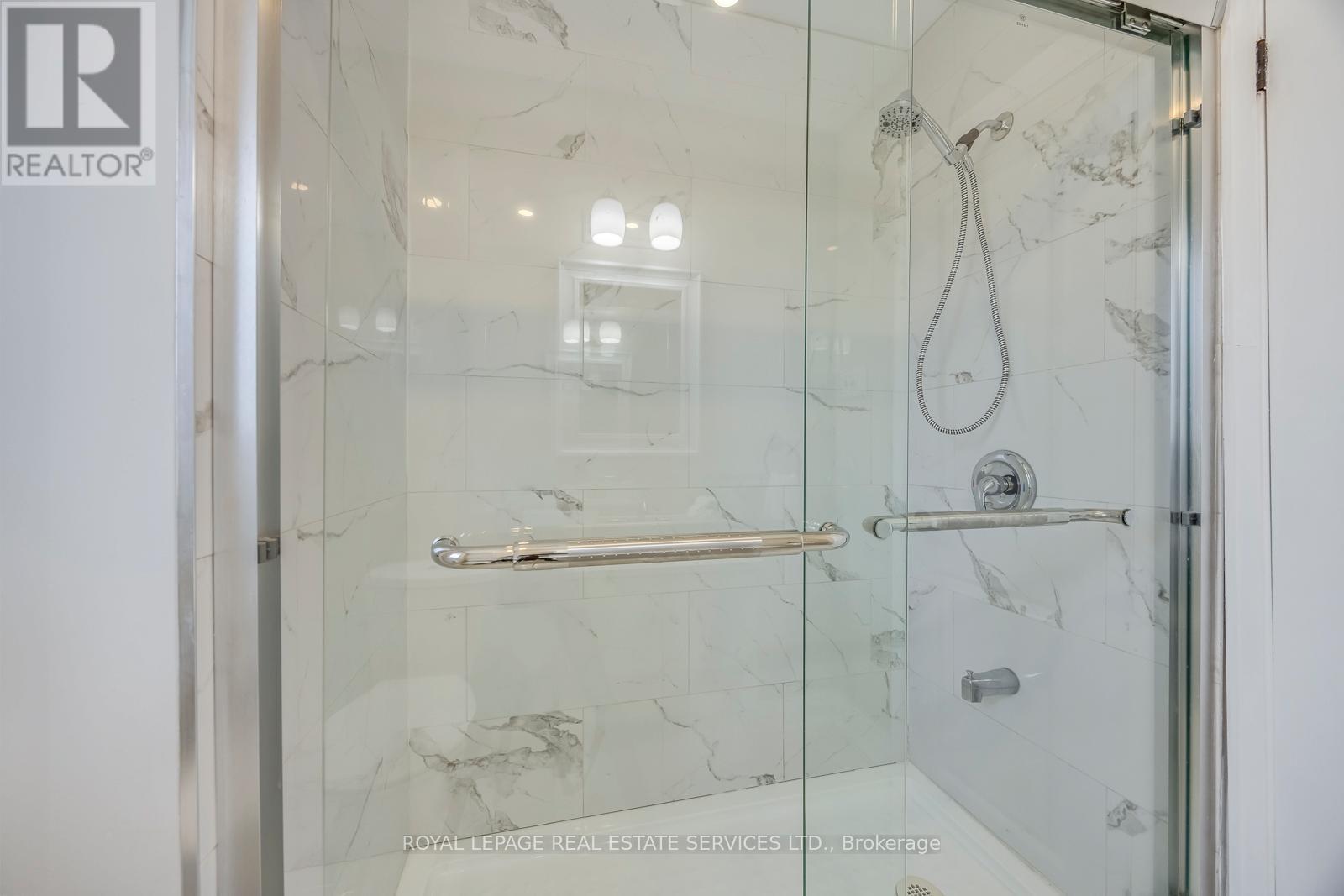 577 Trudale Court, Oakville, Ontario  L6L 4H2 - Photo 21 - W12632562