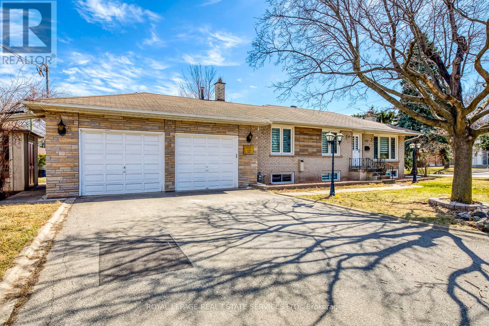 577 Trudale Court, Oakville, Ontario  L6L 4H2 - Photo 38 - W12632562