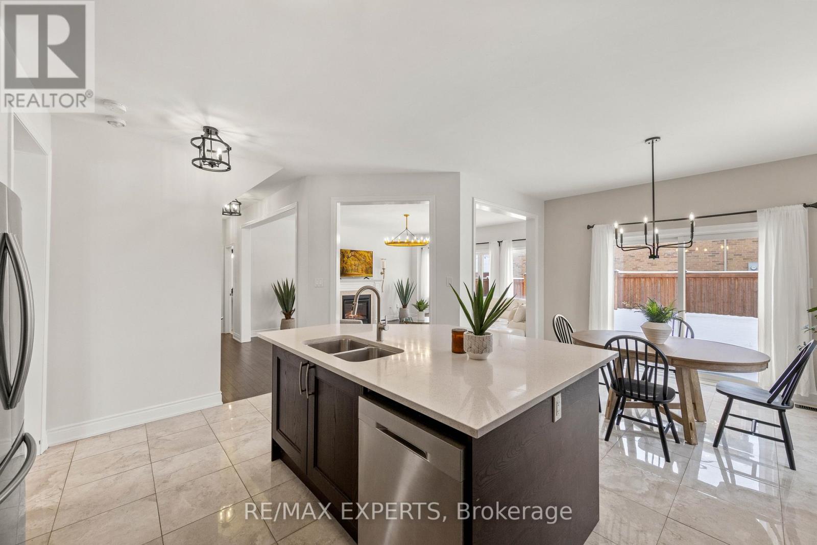 16 Vivian Creek Road, East Gwillimbury, Ontario  L0G 1M0 - Photo 10 - N12542938