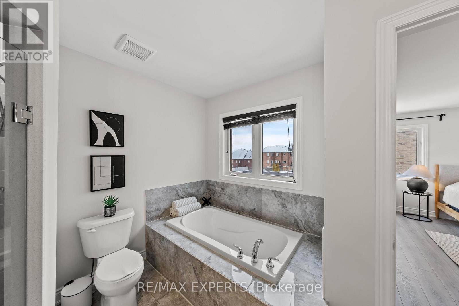 16 Vivian Creek Road, East Gwillimbury, Ontario  L0G 1M0 - Photo 21 - N12542938