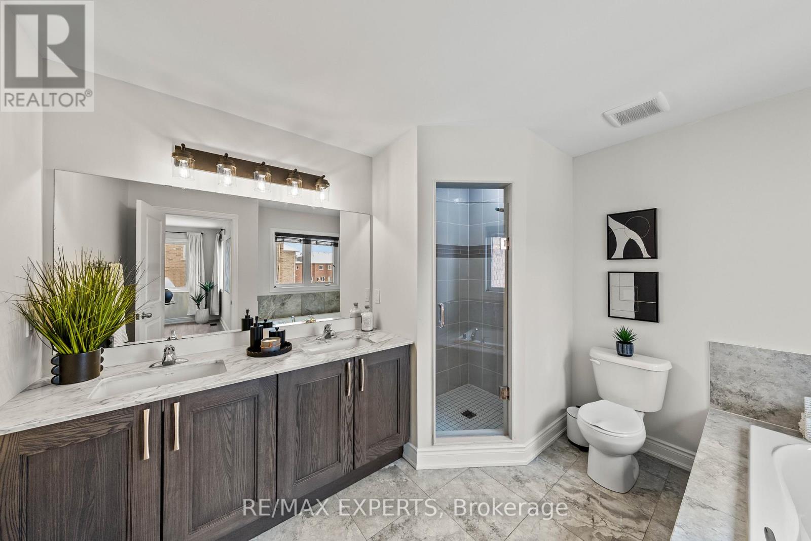 16 Vivian Creek Road, East Gwillimbury, Ontario  L0G 1M0 - Photo 20 - N12542938