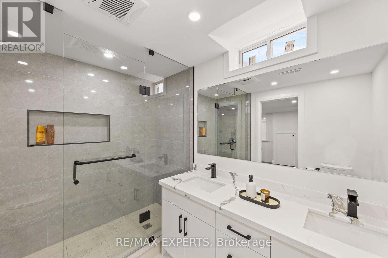 16 Vivian Creek Road, East Gwillimbury, Ontario  L0G 1M0 - Photo 38 - N12542938