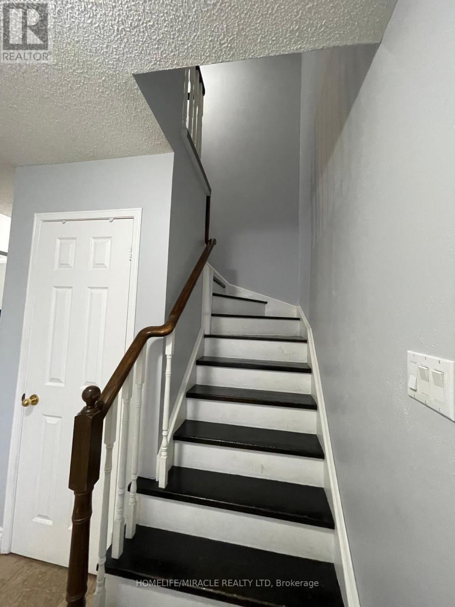 6 Smith Drive, Halton Hills, Ontario  L7G 5K6 - Photo 11 - W12632316