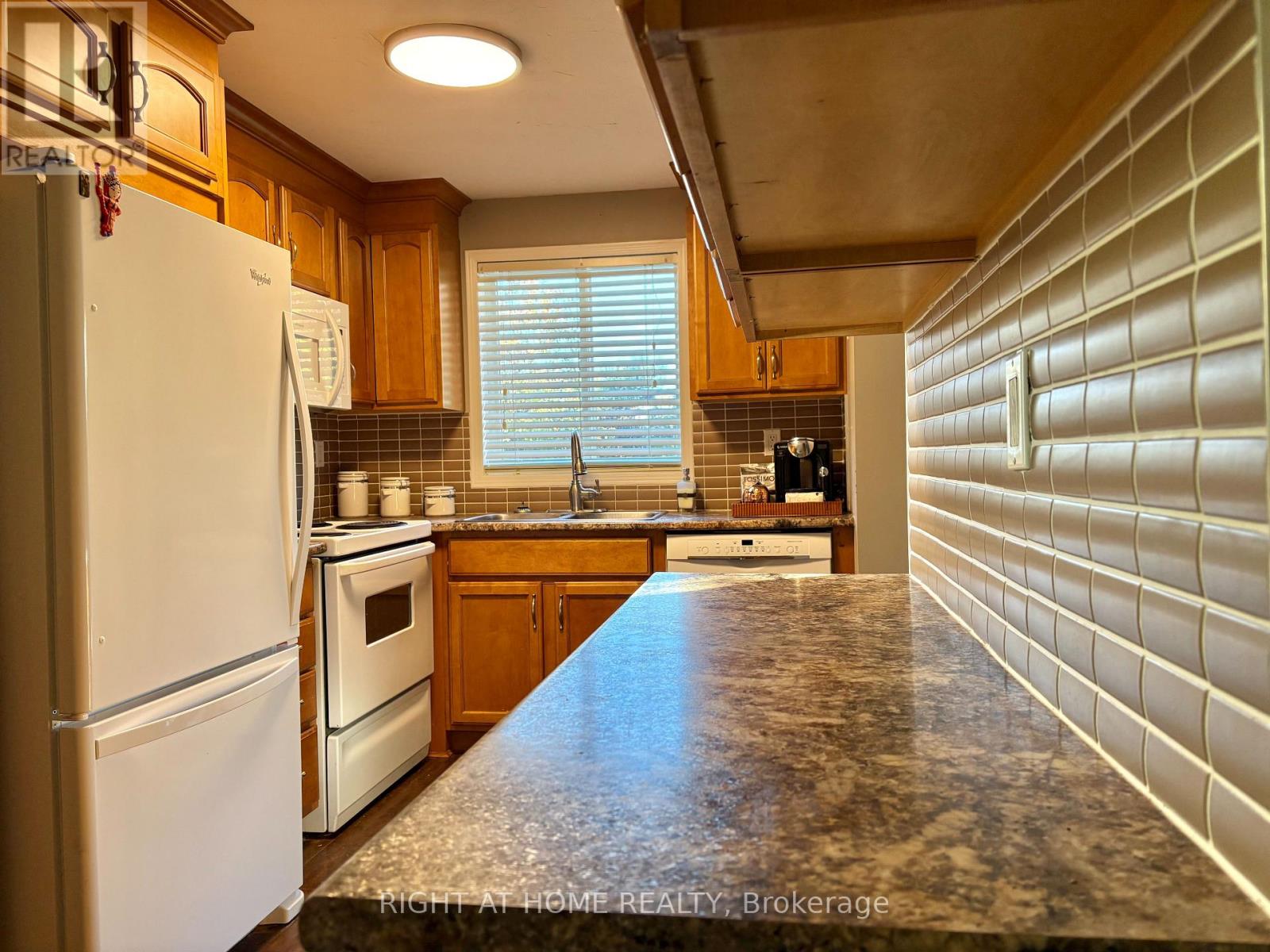 181 Columbia Road, Barrie (Holly), Ontario  L4N 8E2 - Photo 6 - S12632570