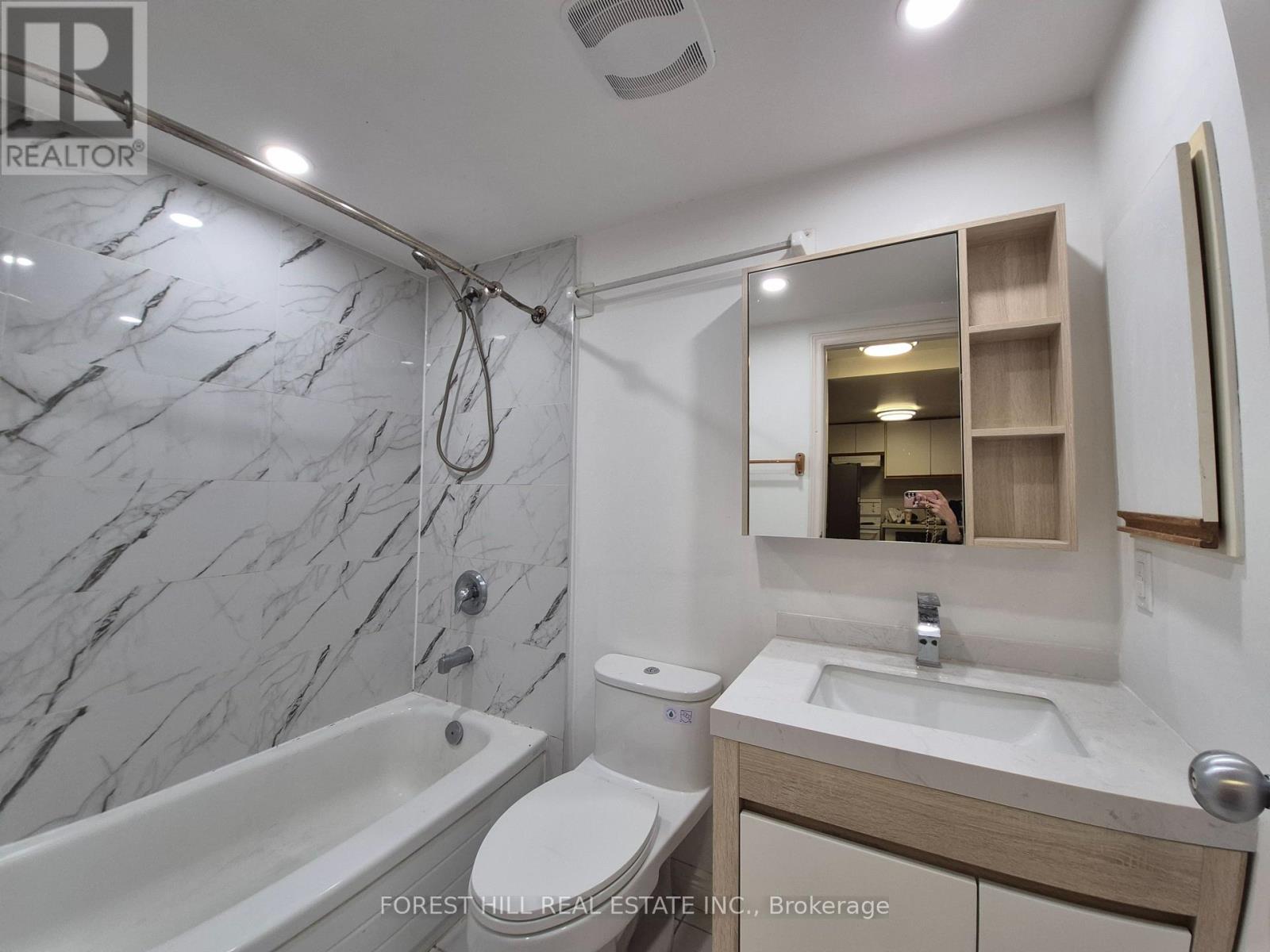 202 - 666 St. Clair Avenue W, Toronto (Humewood-Cedarvale), Ontario  M6C 1B1 - Photo 4 - C12632594