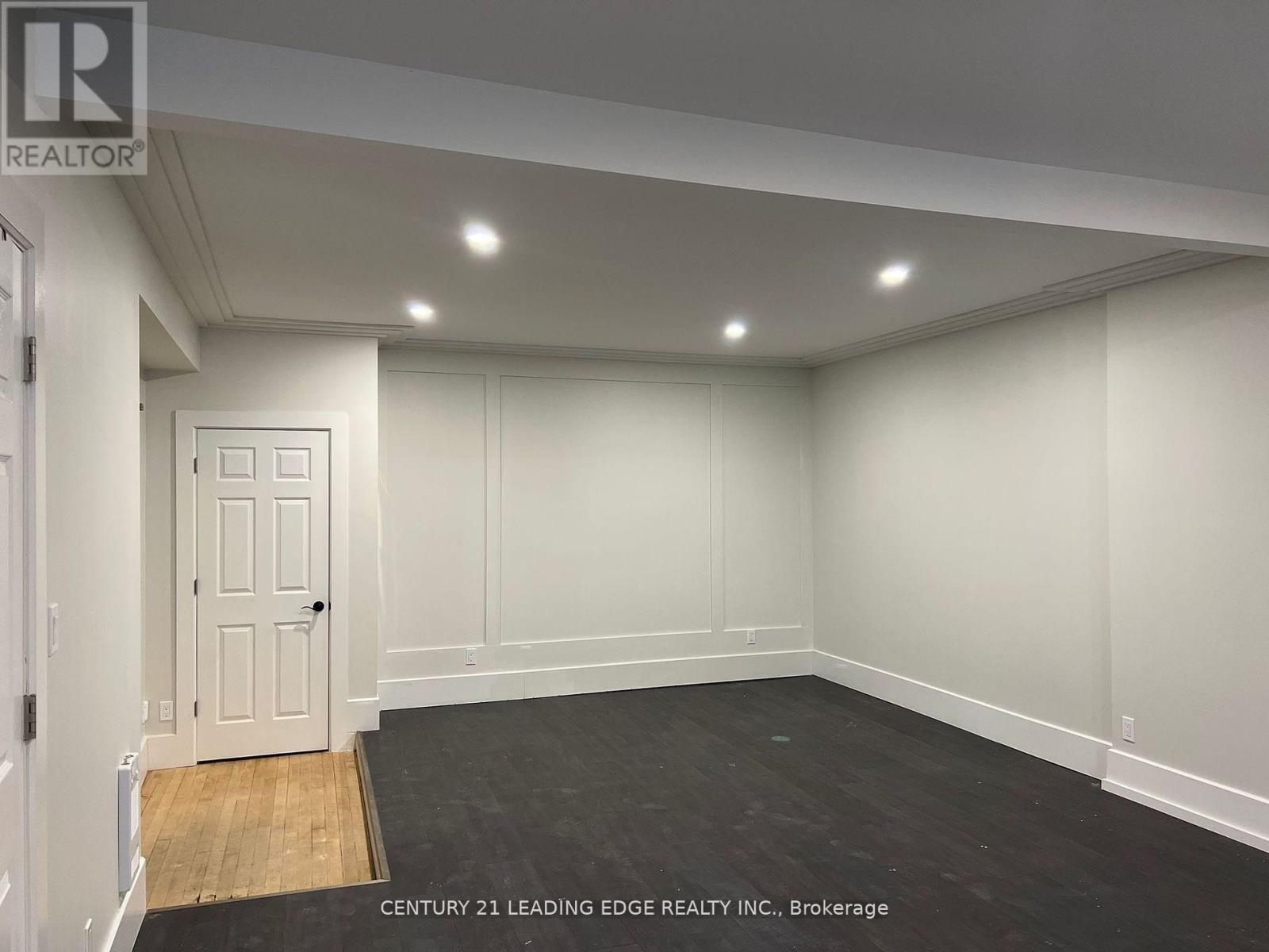 316-318 Front Street, Belleville, Ontario  K8N 2Z2 - Photo 2 - X12632600