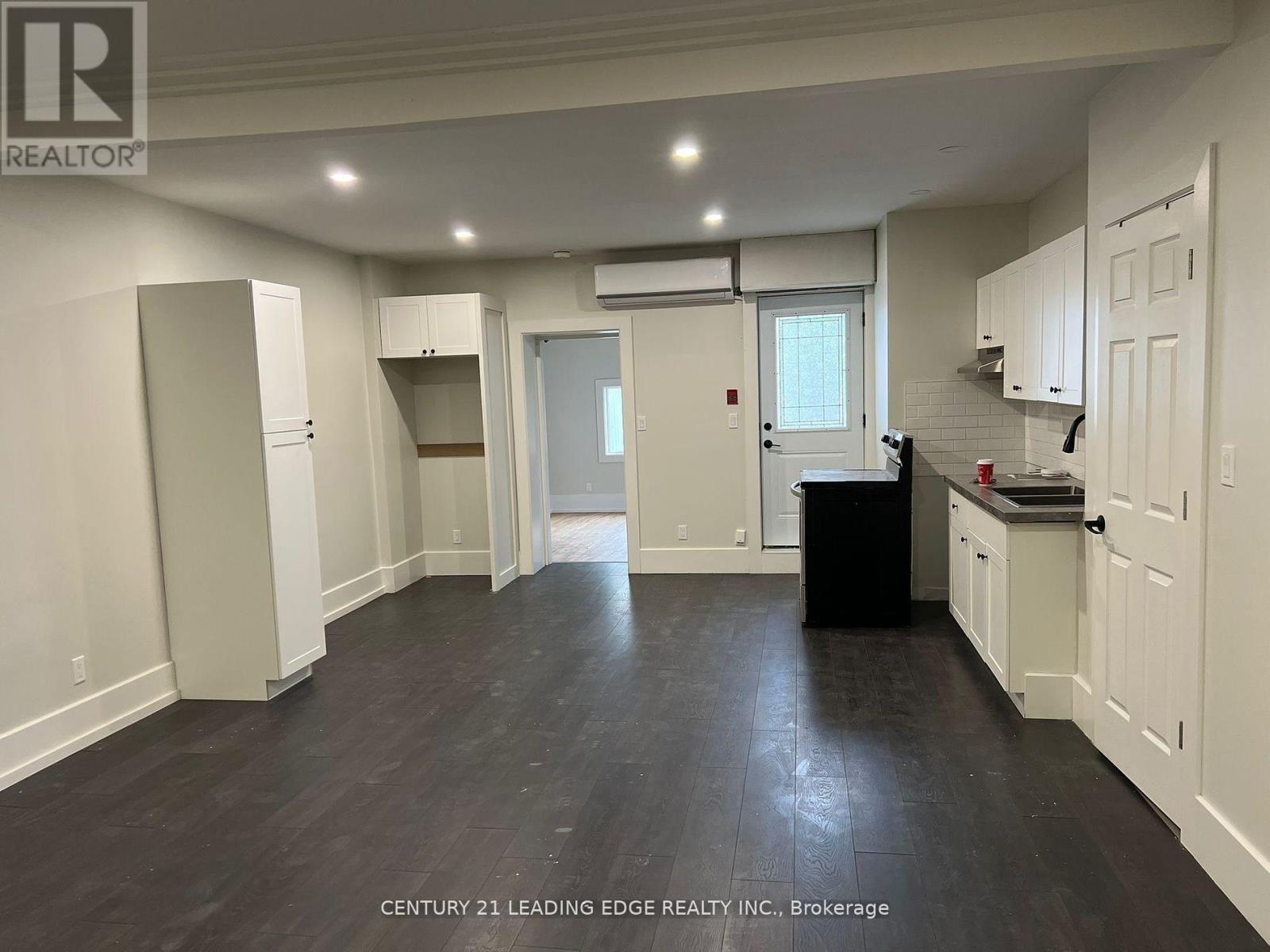 316-318 Front Street, Belleville, Ontario  K8N 2Z2 - Photo 3 - X12632600