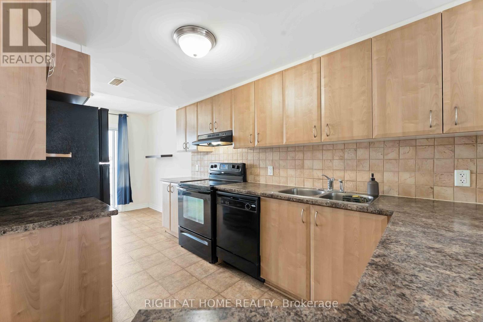 B - 574 Chapman Mills Drive, Ottawa, Ontario  K2J 3V2 - Photo 4 - X12632628